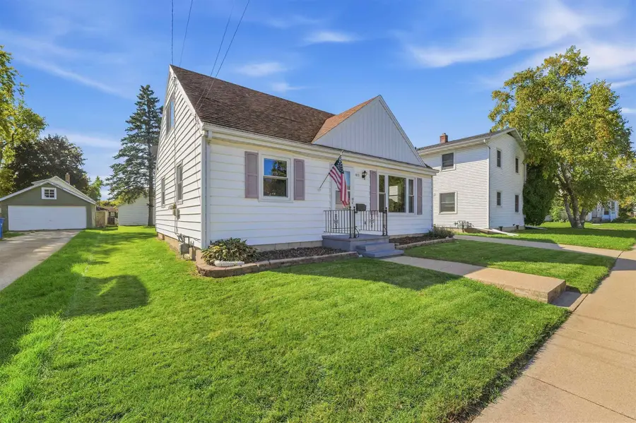 855 W 12th Avenue, Oshkosh, WI 54902 - #3