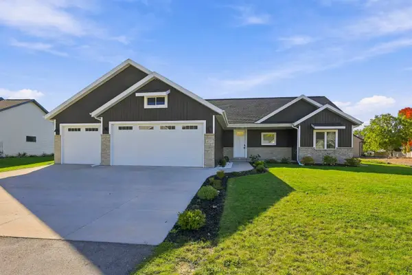 407 Jerelyn Court, COMBINED LOCKS, WI 54113