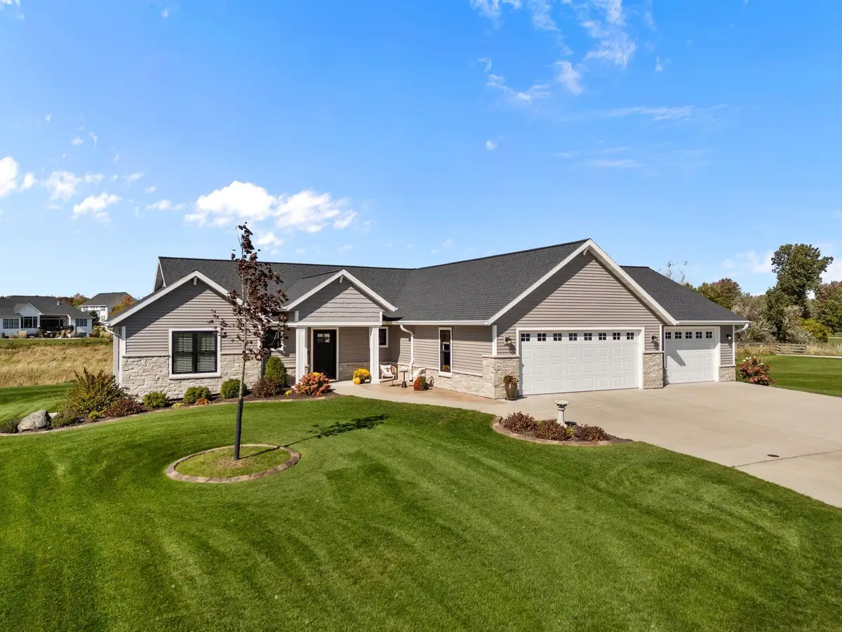 4265 N Deer Valley Court, Appleton, WI 54913 - #1