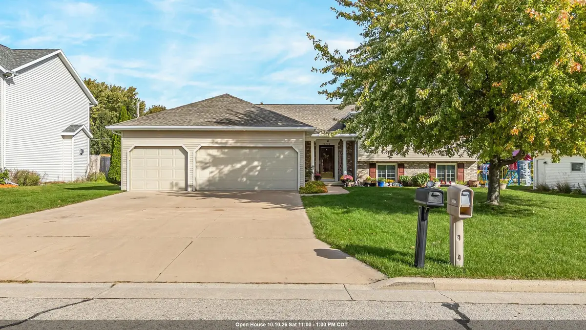 5332 W Pleasant Way, Appleton, WI 54913 - #1