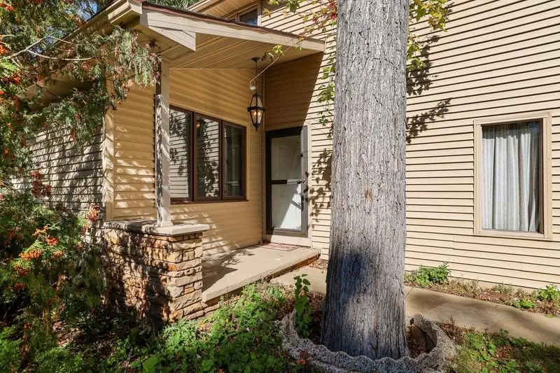 2911 S Dellwood Street, Appleton, WI 54915 - #3