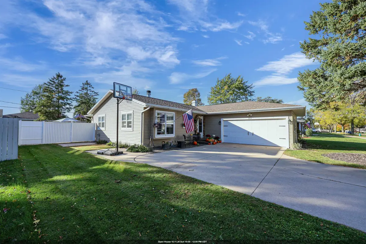 925 S Covenant Lane, Appleton, WI 54915 - #1