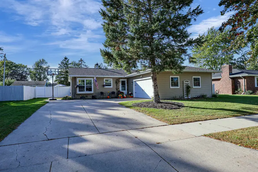 925 S Covenant Lane, Appleton, WI 54915 - #2