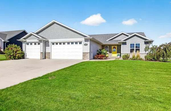 2224 Madelynn Lane, NEENAH, WI 54956