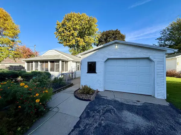 728 W 5th Avenue, OSHKOSH, WI 54902-5835