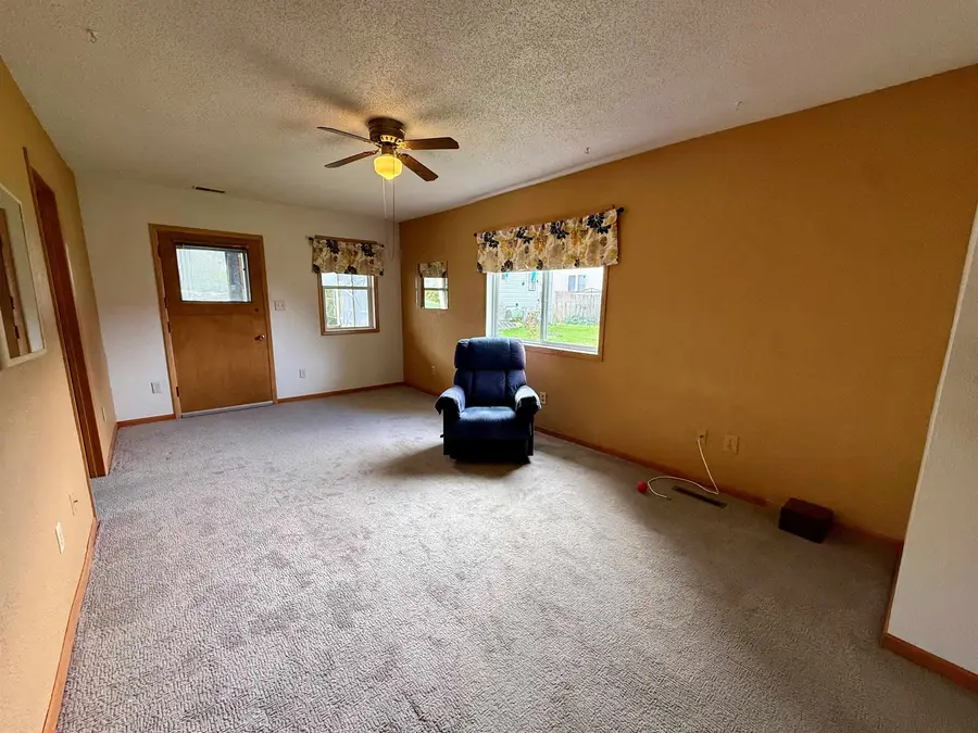 728 W 5th Avenue, Oshkosh, WI 54902-5835 - #2