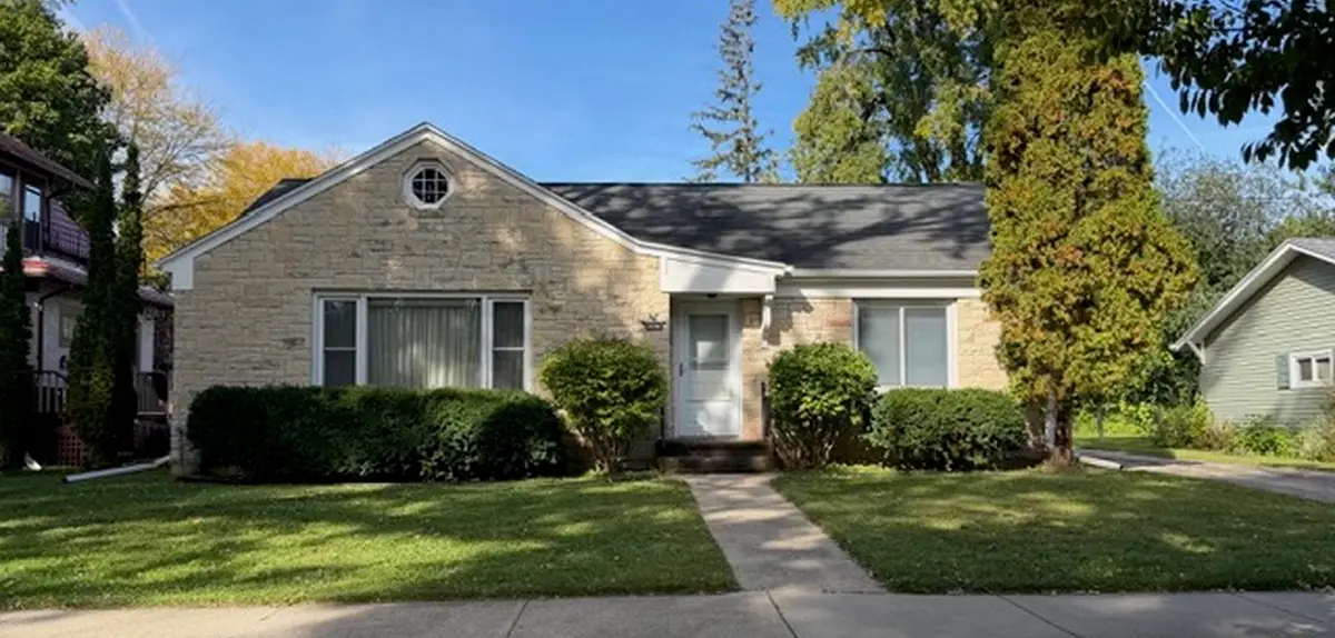 1036 S Roosevelt Street, Green Bay, WI 54301-3102 - #1