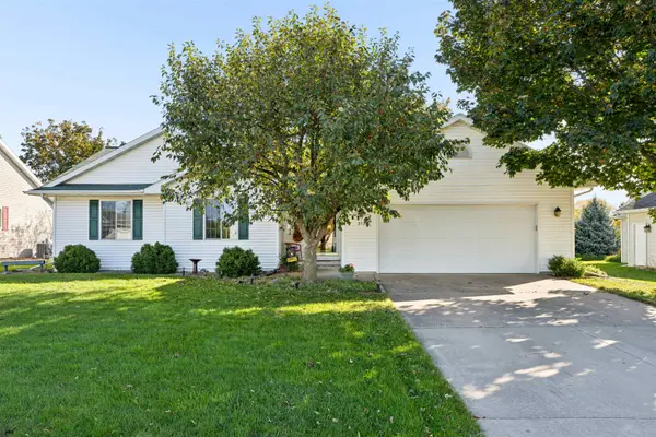 2131 Deer Prairie Drive, NEENAH, WI 54956