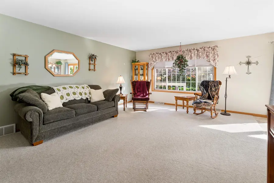 2131 Deer Prairie Drive, Neenah, WI 54956 - #2