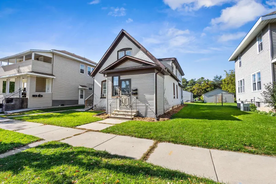 832 S Maple Avenue, Green Bay, WI 54304 - #2