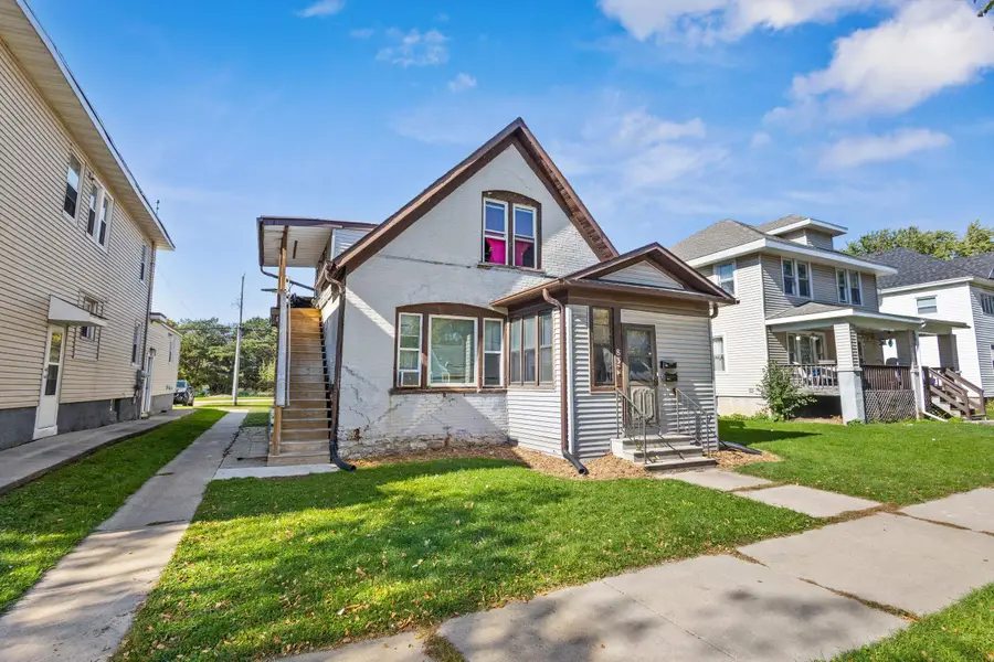 832 S Maple Avenue, Green Bay, WI 54304 - #3