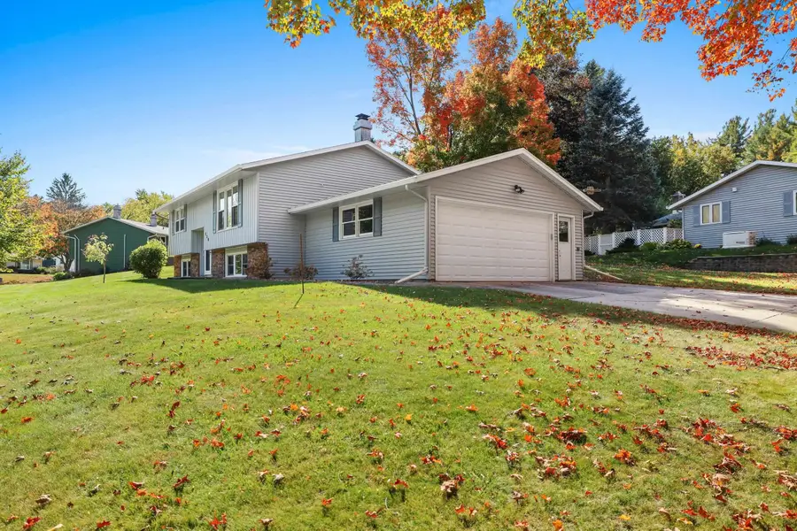 220 Cliffview Drive, Green Bay, WI 54302-4932 - #2
