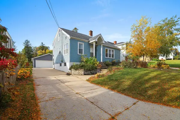 240 E Allouez Avenue, GREEN BAY, WI 54301