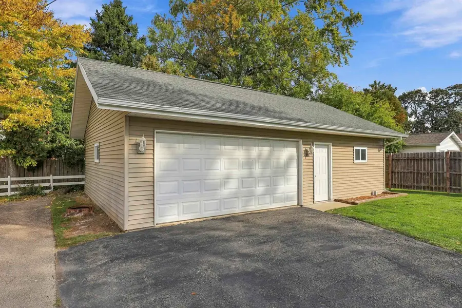 526 Fairview Avenue, Neenah, WI 54956-3409 - #2