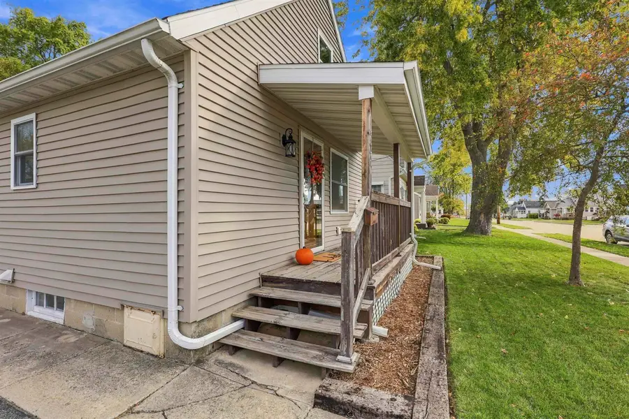 526 Fairview Avenue, Neenah, WI 54956-3409 - #3