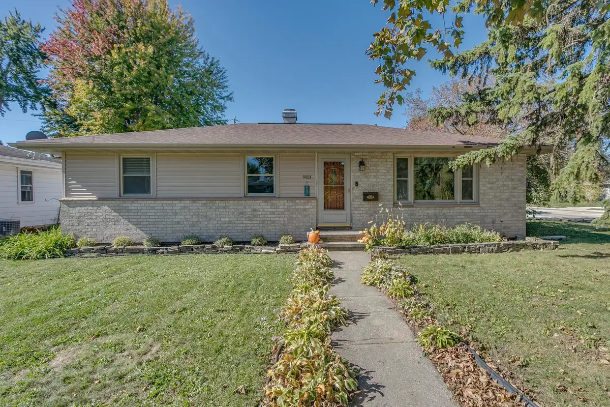 903 Armory Place, Oshkosh, WI 54902 - #1