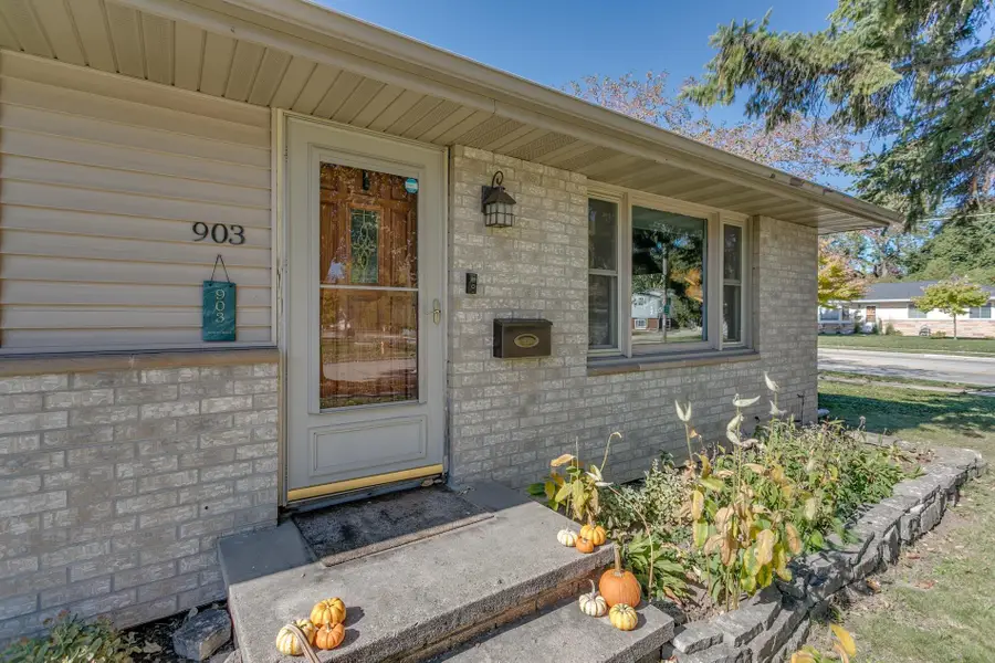 903 Armory Place, Oshkosh, WI 54902 - #2