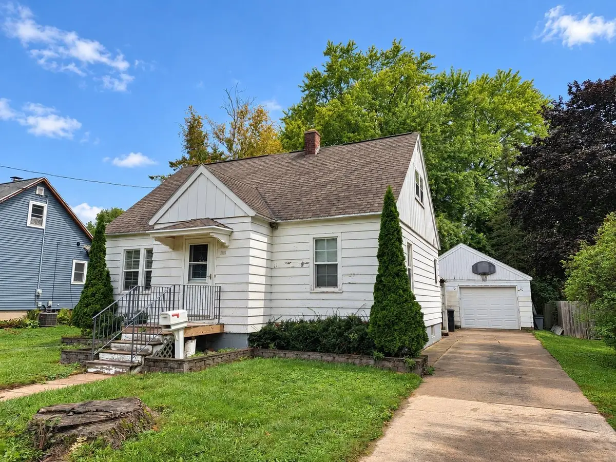 1009 Grand Street, Oshkosh, WI 54901 - #1