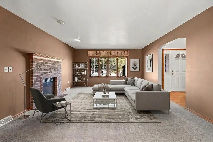 2306 Talladega Court, De Pere, WI 54115-8075 - #3