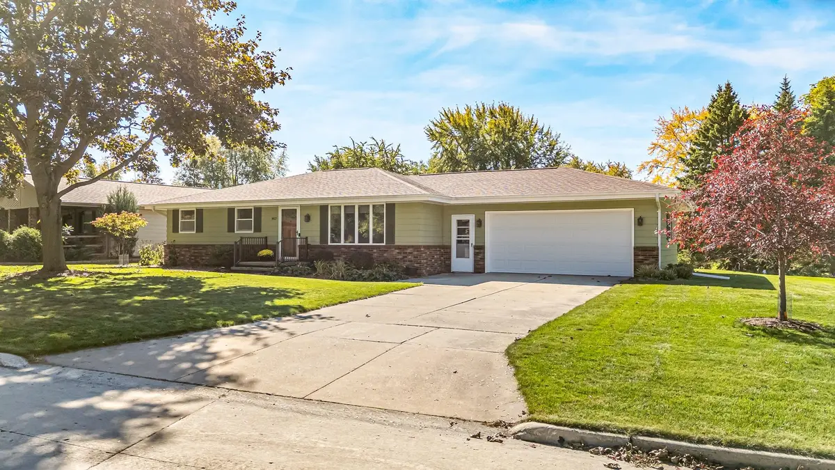 1413 W Edmund Drive, Appleton, WI 54914 - #1