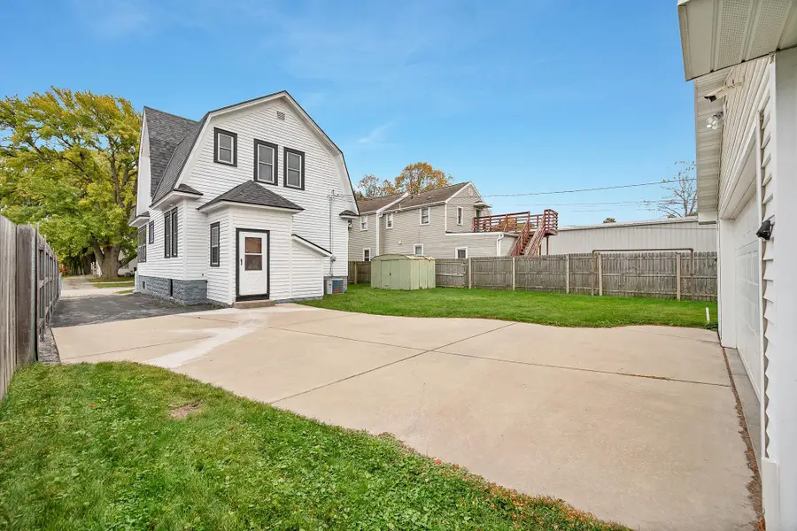 1208 S Chestnut Avenue, Green Bay, WI 54304-2763 - #3