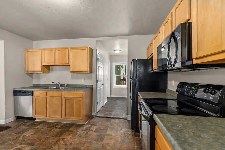 206 W Irving Avenue, Oshkosh, WI 54901 - #3