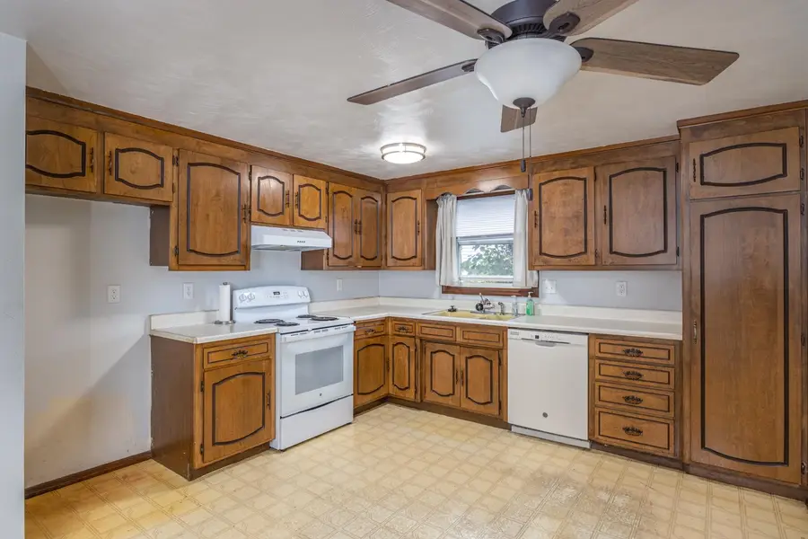 2982 Caravan Court, Green Bay, WI 54313 - #3