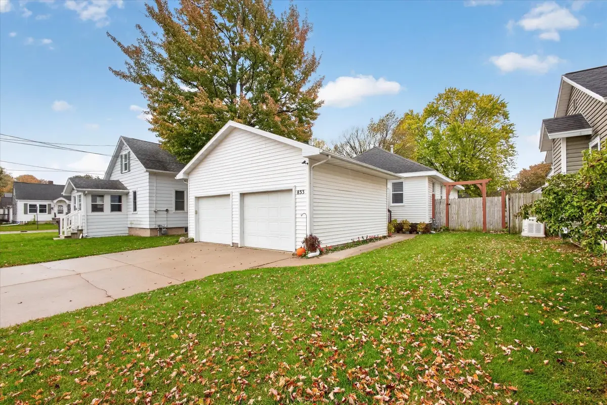 833 Phoebe Street, Green Bay, WI 54303 - #1