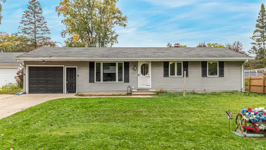 509 Blackhawk Drive, Green Bay, WI 54301-1724 - #2