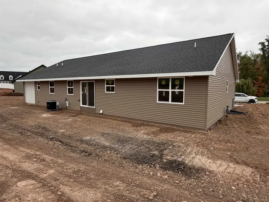 3376 Largo Ridge Court, Green Bay, WI 54311 - #3