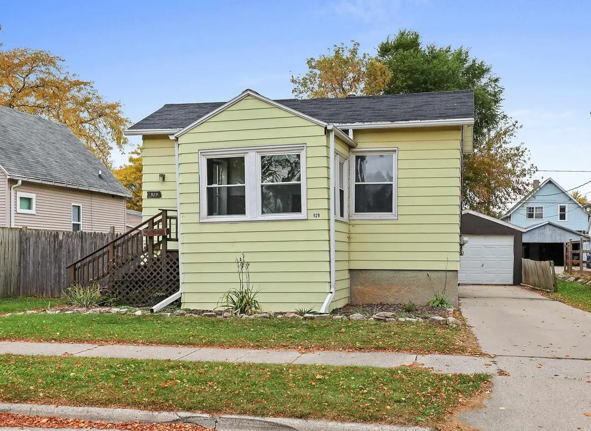 929 Shea Avenue, Green Bay, WI 54303 - #1
