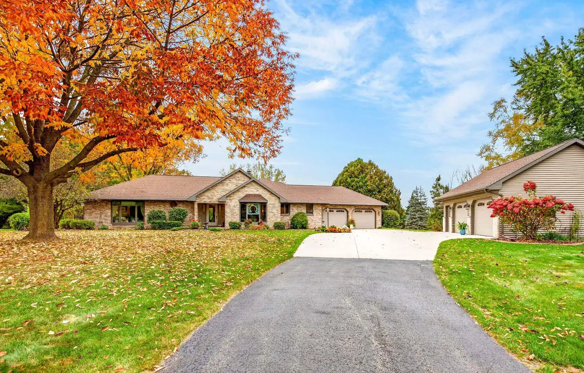 N2941 Valley View Drive, Hortonville, WI 54944 - #1