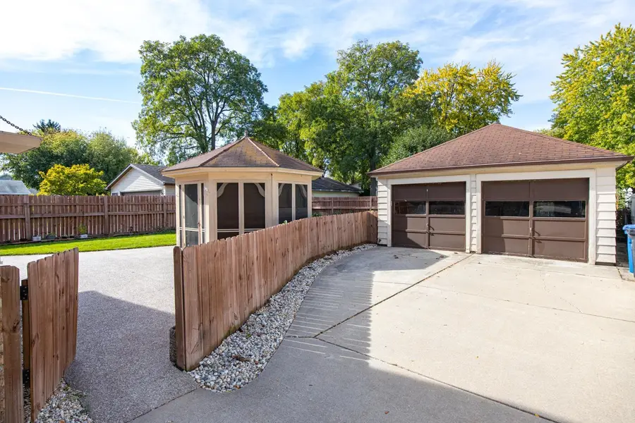 833 Eastman Street, Oshkosh, WI 54901 - #3