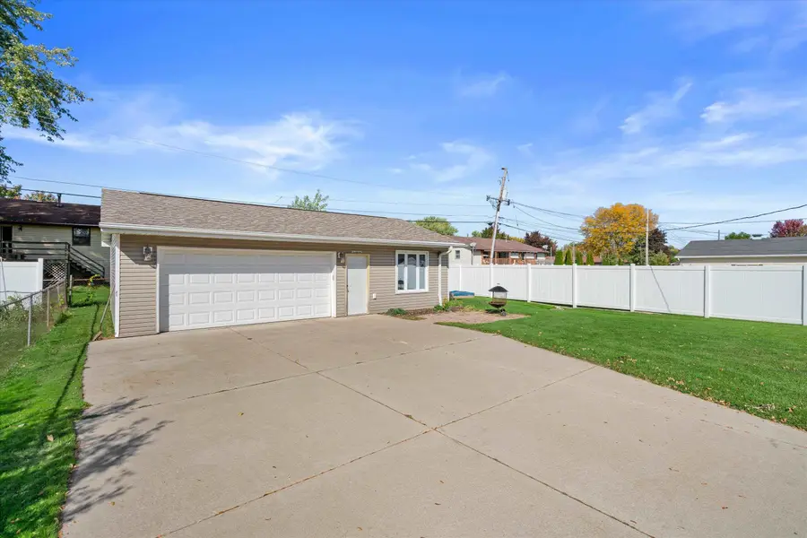 2228 Magnolia Lane, Green Bay, WI 54304 - #2