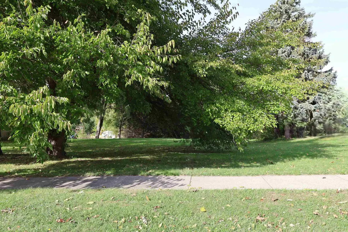 2670 W 20th Avenue, Oshkosh, WI 54904-8318 - #1
