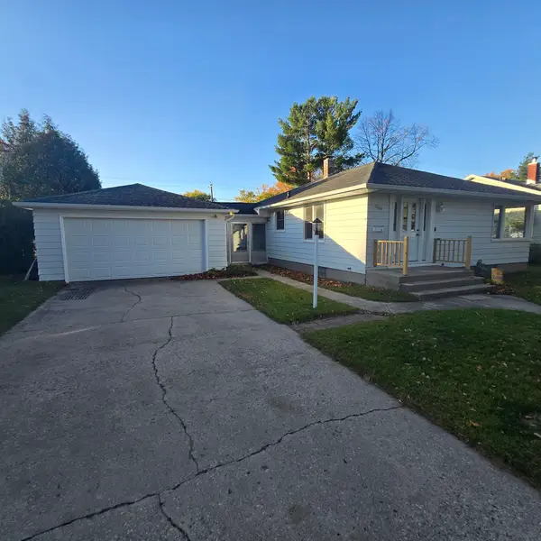 2609 18th Avenue, MENOMINEE, MI 49858
