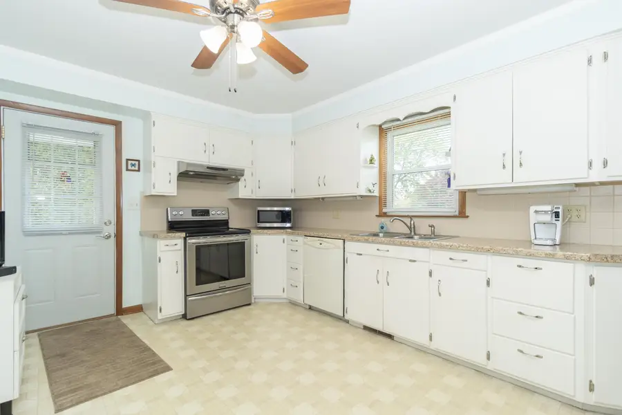 911 Sherry Street, Neenah, WI 54956 - #2