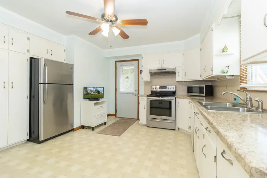911 Sherry Street, Neenah, WI 54956 - #3