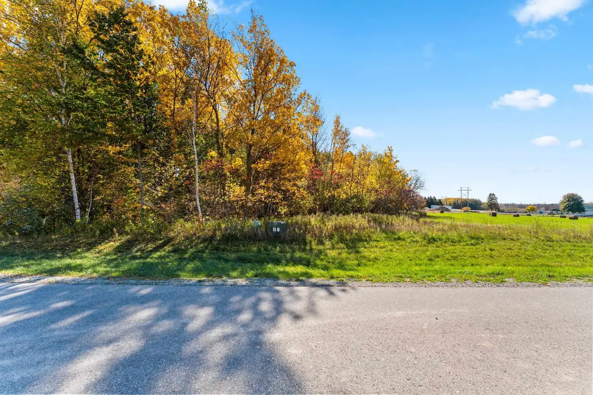 535 Cross Country Court, Oneida, WI 54155 - #1