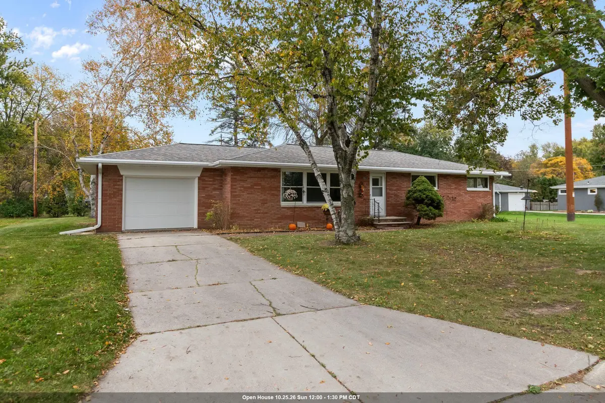 3623 S Clay Street, Green Bay, WI 54301-1201 - #1