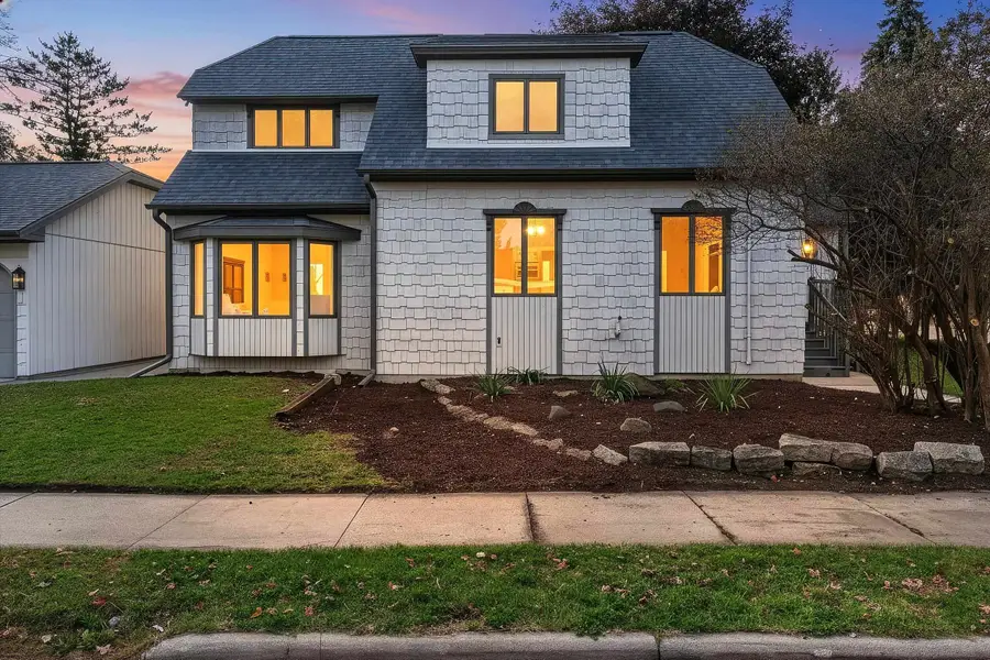 105 S Lark Street, Oshkosh, WI 54902 - #2
