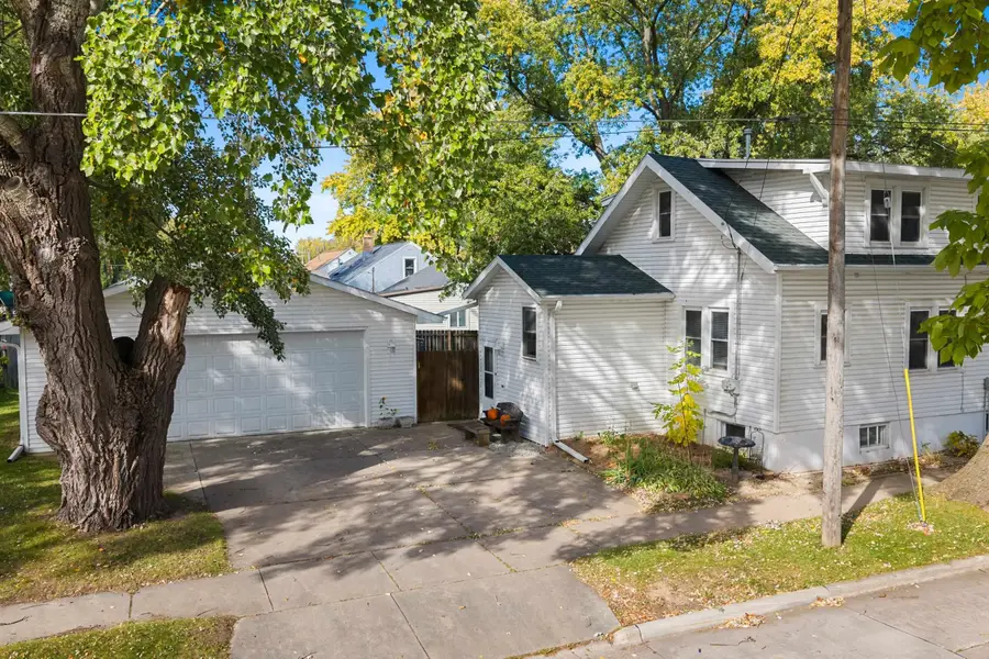 921 Liberty Street, Green Bay, WI 54304 - #3