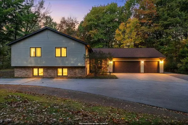 2703 Red Pine Court, GREEN BAY, WI 54313