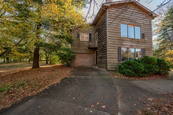 1932 Blueberry Lane, GREEN BAY, WI 54304-1604