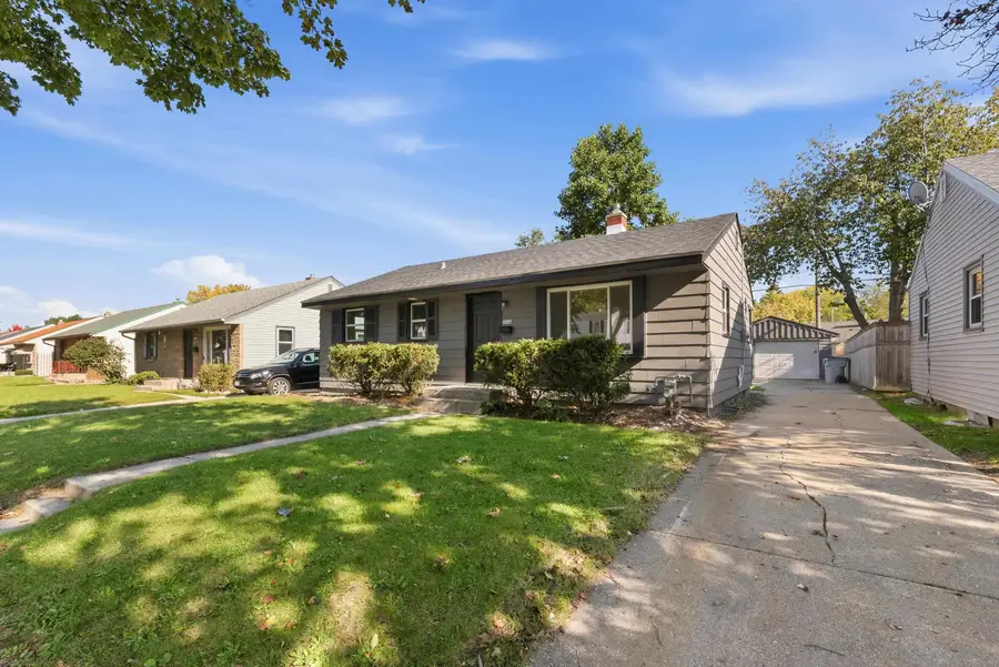 2038 W Neil Place, Milwaukee, WI 53209 - #2