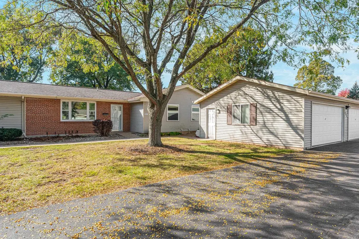1025 S West Court #C, Appleton, WI 54915 - #1