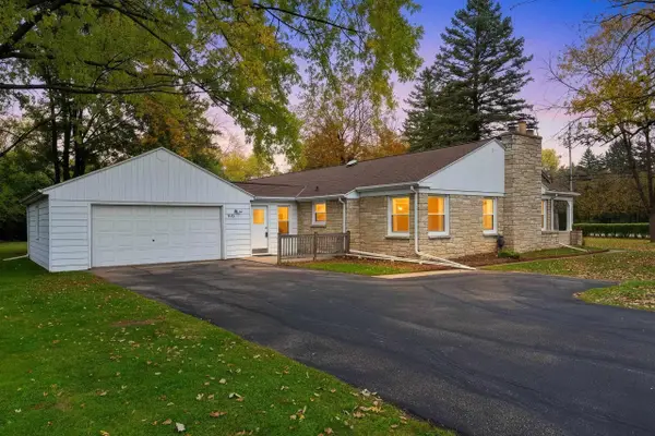 1636 Lost Dauphin Road, DE PERE, WI 54115-1920