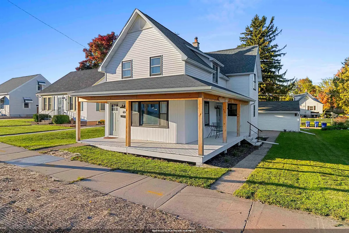 414 W 9th Street, Kaukauna, WI 54130 - #1