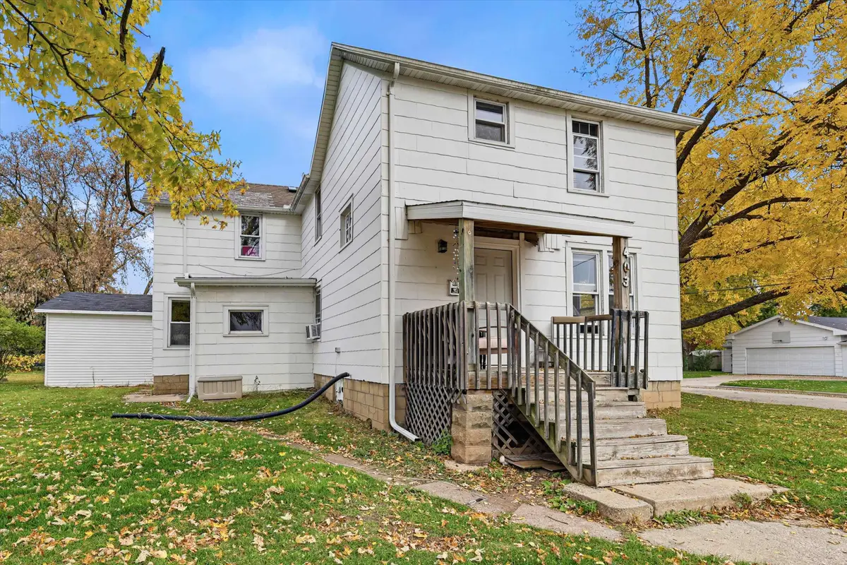 621 Henry Street, Neenah, WI 54956-0000 - #1