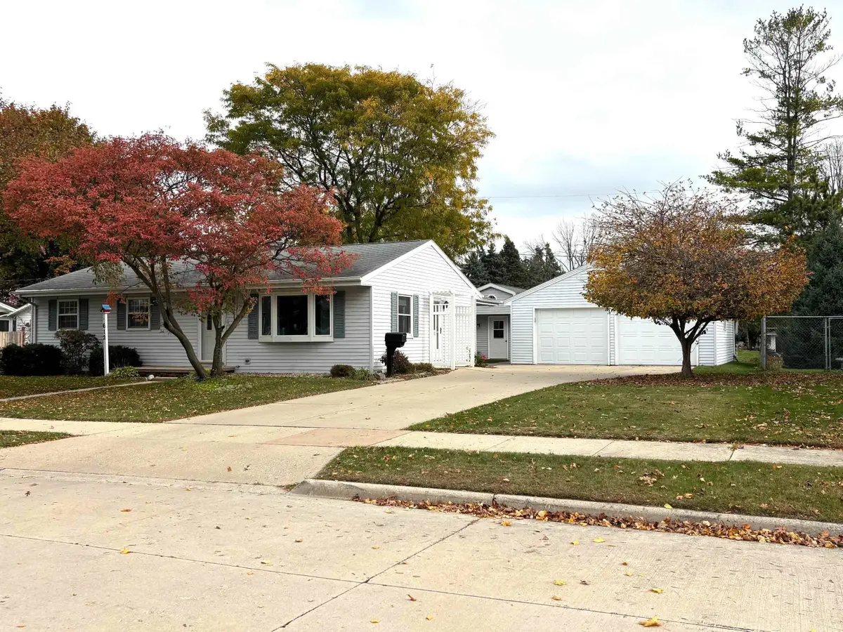 612 Walter Street, Kaukauna, WI 54130 - #1